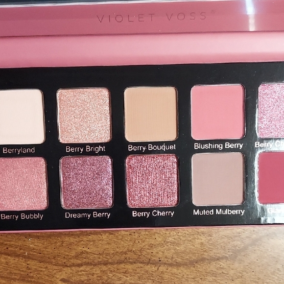 🩷🤎Berries N' Cream Dreams Eyeshadow Palette - Picture 3 of 5